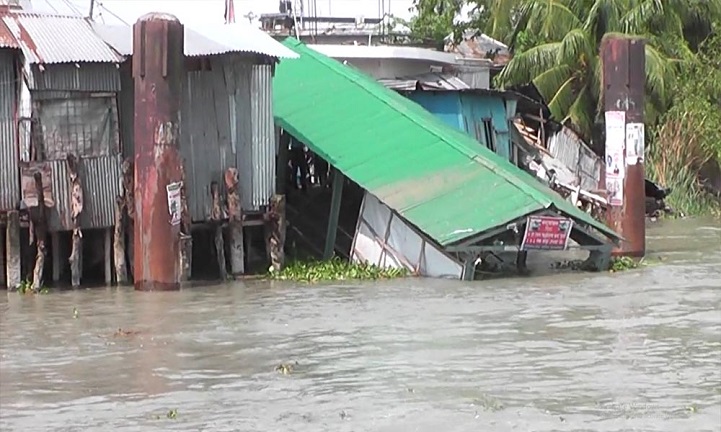 কাল-বৈশাখী-ঝড়-Kali Baishakhi storm in Jhalokathi, the house has been submerged with launch terminal