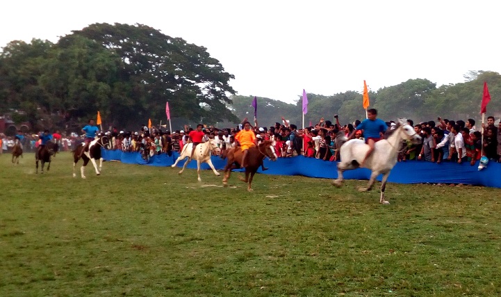 ঘোড়া-দৌড়-প্রতিযোগিতা-Mymensingh Horse Racing Competition held