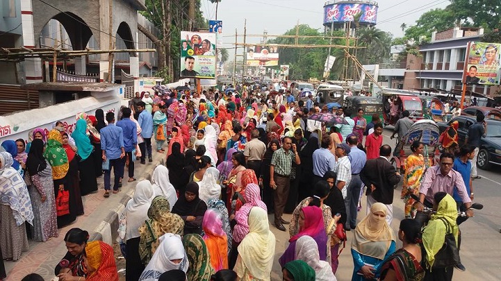 ময়মনসিংহ-জানজটের-কবলে-HSC examinees confront mymensingh traffic congestion