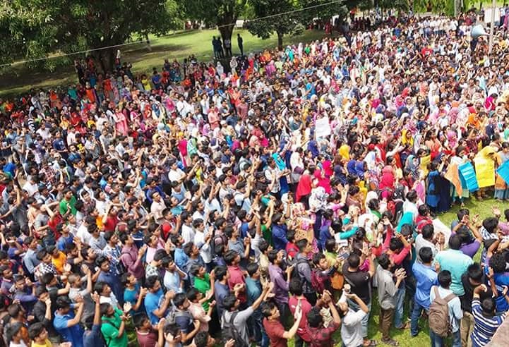 ময়মনসিংহে-কোটা-রেলপথ-অবরোধ-Railroad blockade again demanding quota in Mymensingh