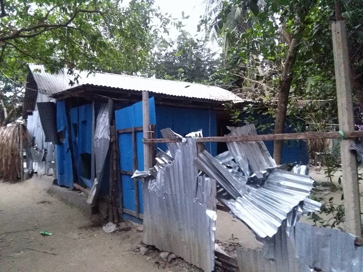 লক্ষ্মীপুরে-হামলা-বসতঘর ভাংচুর-Five houses were vandalized and injured in Laxmipur attack 4